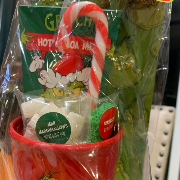 The Grinch Travel Tumbler and Hot Cocoa Mix Set - Picture 2 of 4